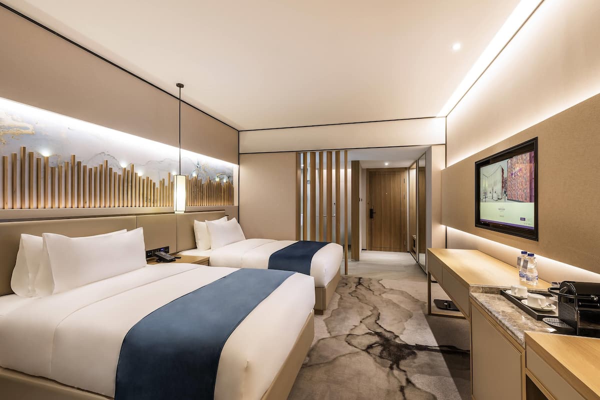 Executive Room, 2 Twin Beds | Minibar, in-room safe, desk, blackout drapes