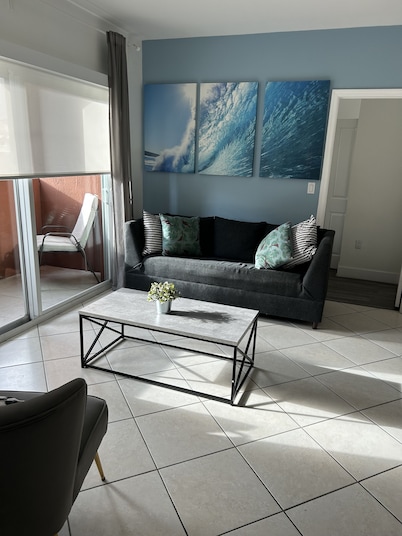 Beautiful Apartment in Coral Gables, renew, Great Location, 