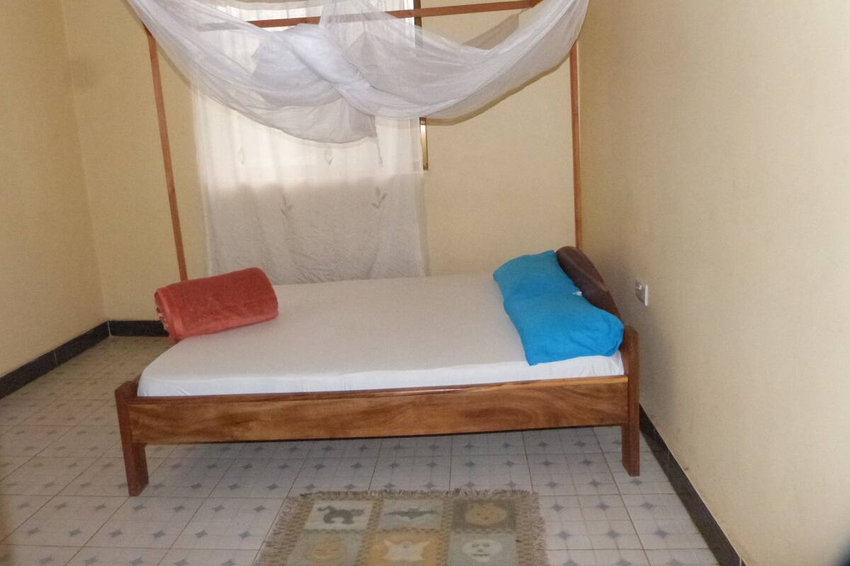 Double Room, Non Smoking | 1 bedroom, memory foam beds, individually decorated, desk