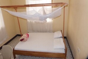 Room, 1 King Bed, Non Smoking | 1 bedroom, memory foam beds, individually decorated, desk