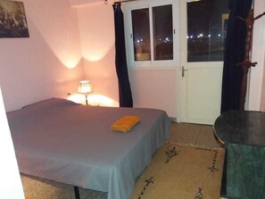 Appartement Standard, vue marina | 2 chambres, rideaux occultants, fer et planche à repasser, Wi-Fi gratuit