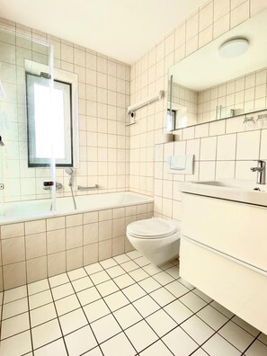 Shower, towels - Haus Vierjahreszeiten (Bodenmais)
