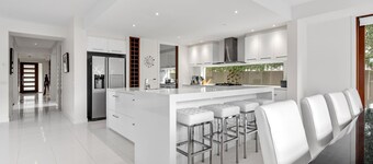 MAJESTIC & GRAND, PRISTINE BOROONDARA, SOLAR HEATED POOL, HEART OF SORRENTO