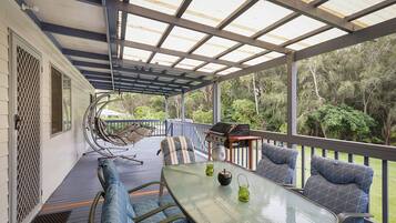 屋外ダイニングエリア