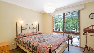 3 bedrooms, iron/ironing board