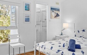 3 bedrooms, iron/ironing board, free WiFi, bed sheets - MELBOURNE RD SUPERB POSITION, WALK TO THE HEART OF SORRENTO VILLAGE (Sorrento)