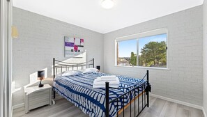 2 bedrooms, iron/ironing board - Countess Court Unit - Great Ocean Views (NAROOMA)