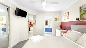 4 bedrooms, iron/ironing board, WiFi, wheelchair access