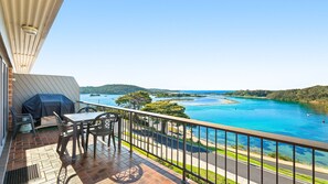 Outdoor dining - Pacific Pines Unit 5 (NAROOMA)