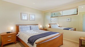 2 bedrooms, iron/ironing board - Beach Breakers Apartment - Stunning Views (North Narooma)