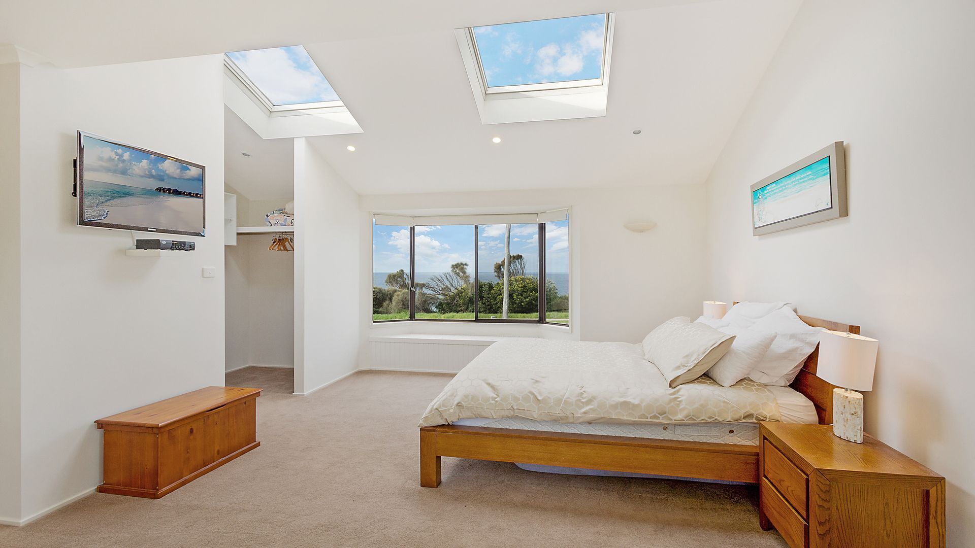 5 bedrooms, iron/ironing board, free WiFi