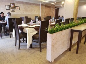 Breakfast, lunch and dinner served  - Hotel One Mall Road Murree (Murree)