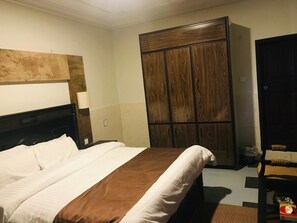 迷你吧、書桌、遮光窗簾/窗簾、隔音