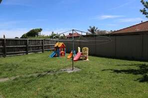 Children’s area - Isle of Serenity Charming House - Suit all needs (Keysborough)