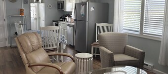 Long Sands Beach- 2 blocks away! Super Clean-Very nice 3+ bedroom cottage.