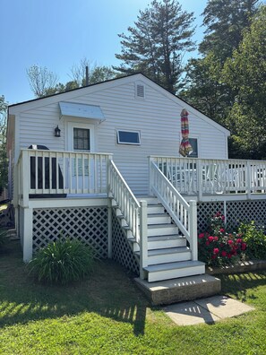 Exterior - Long Sands Beach- 2 blocks away! Super Clean-Very nice 3+ bedroom cottage. (York)
