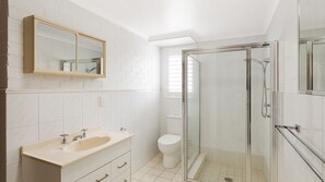 Douche, serviettes fournies