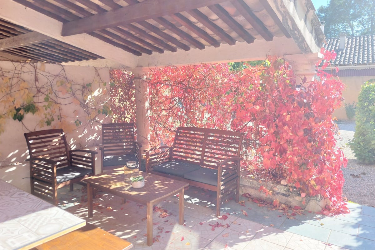 Family Apartment (La Magnanerie) | Garden