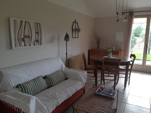 Romantic Apartment (Oliveraie) | Dining