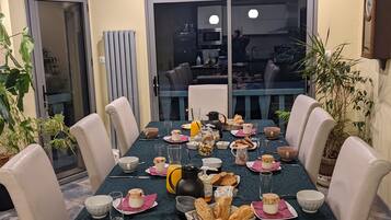 Bao gồm bữa sáng kiểu Âu hàng ngày