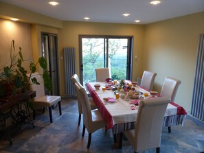 Free daily continental breakfast