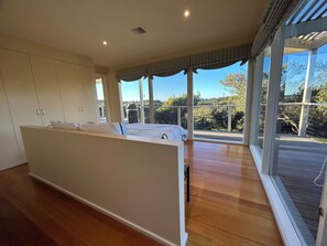 5 bedrooms, desk, iron/ironing board, free WiFi - BASS SENSATIONAL SLEEPS UP TO 13, TENNIS COURT, PORTSEA GOLF CLUB LOCATION (Portsea)