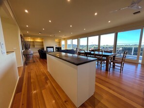 Interior - BASS SENSATIONAL SLEEPS UP TO 13, TENNIS COURT, PORTSEA GOLF CLUB LOCATION (Portsea)