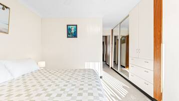 2 bedrooms, iron/ironing board
