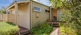 ST PAULS BLUE OCEANSIDE SELF CONTAINED COTTAGE IN SORRENTO