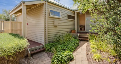 ST PAULS BLUE OCEANSIDE SELF CONTAINED COTTAGE IN SORRENTO