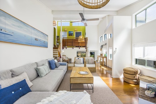 CAPTIVATING CENTENARY BEACH HOUSE IN BLAIRGOWRIE