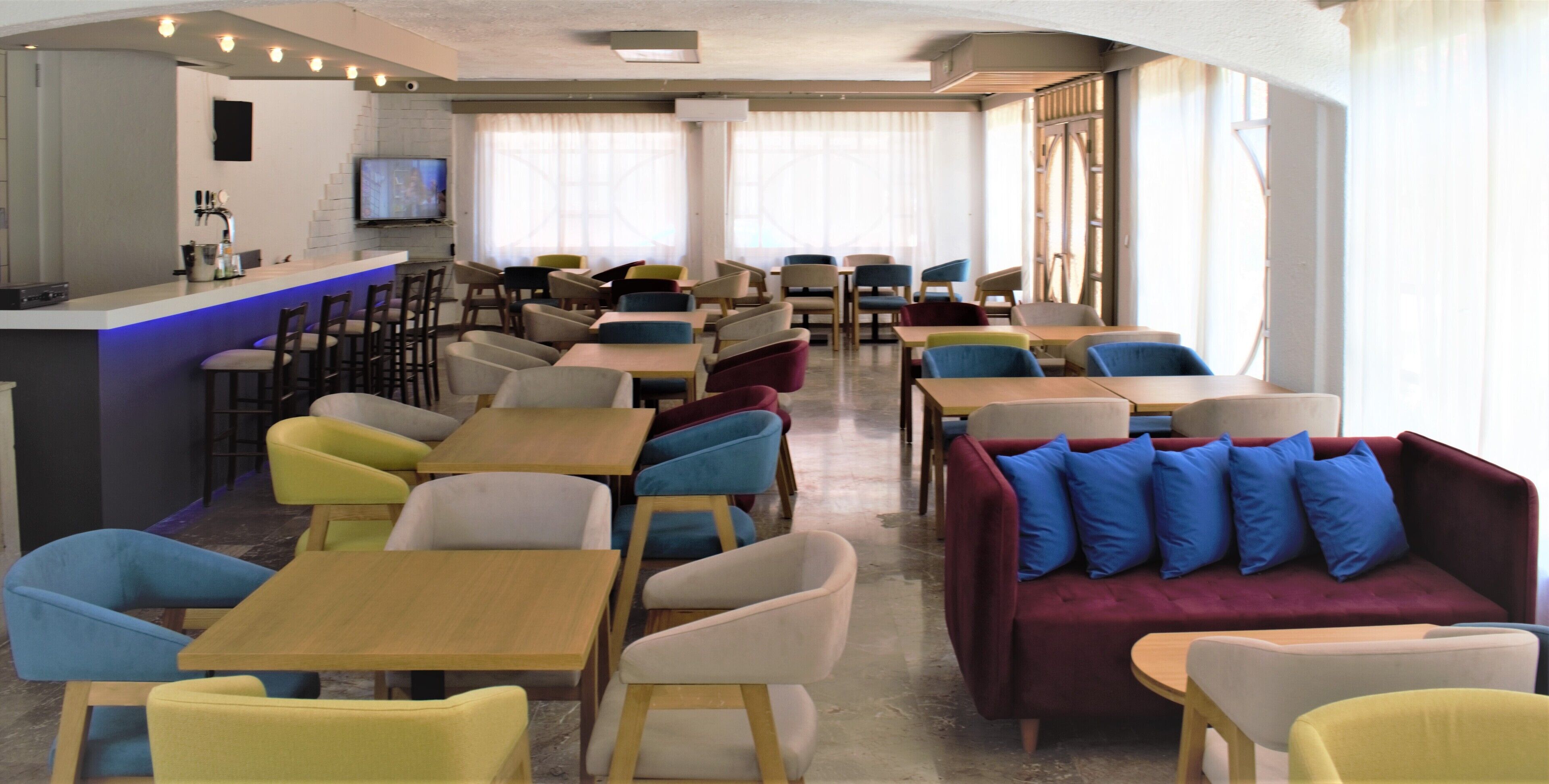 Lobby-lounge