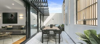 COLLINS Q1 LUXURY APARTMENT IN THE HEART OF SORRENTO VILLAGE