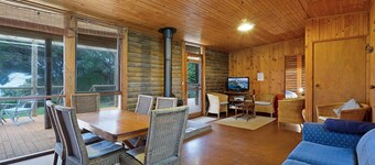 98 Ocean Parade - Rustic Log Cabin