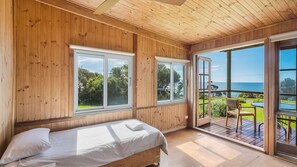 3 عدّة غرف نوم ومكواة/لوح كي