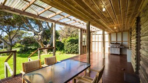 تناول الطعام بالخارج