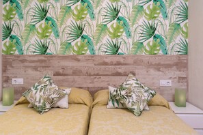 2 عدّة غرف نوم ومكواة/لوح كي وواي فاي وملاءات أسرّة