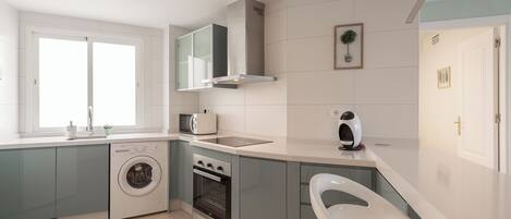 Fridge, microwave, oven, stovetop