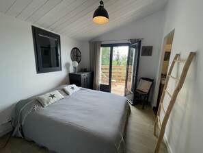 5 bedrooms, iron/ironing board, free WiFi, wheelchair access