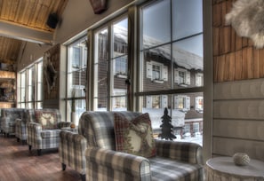 Coin salon dans le hall