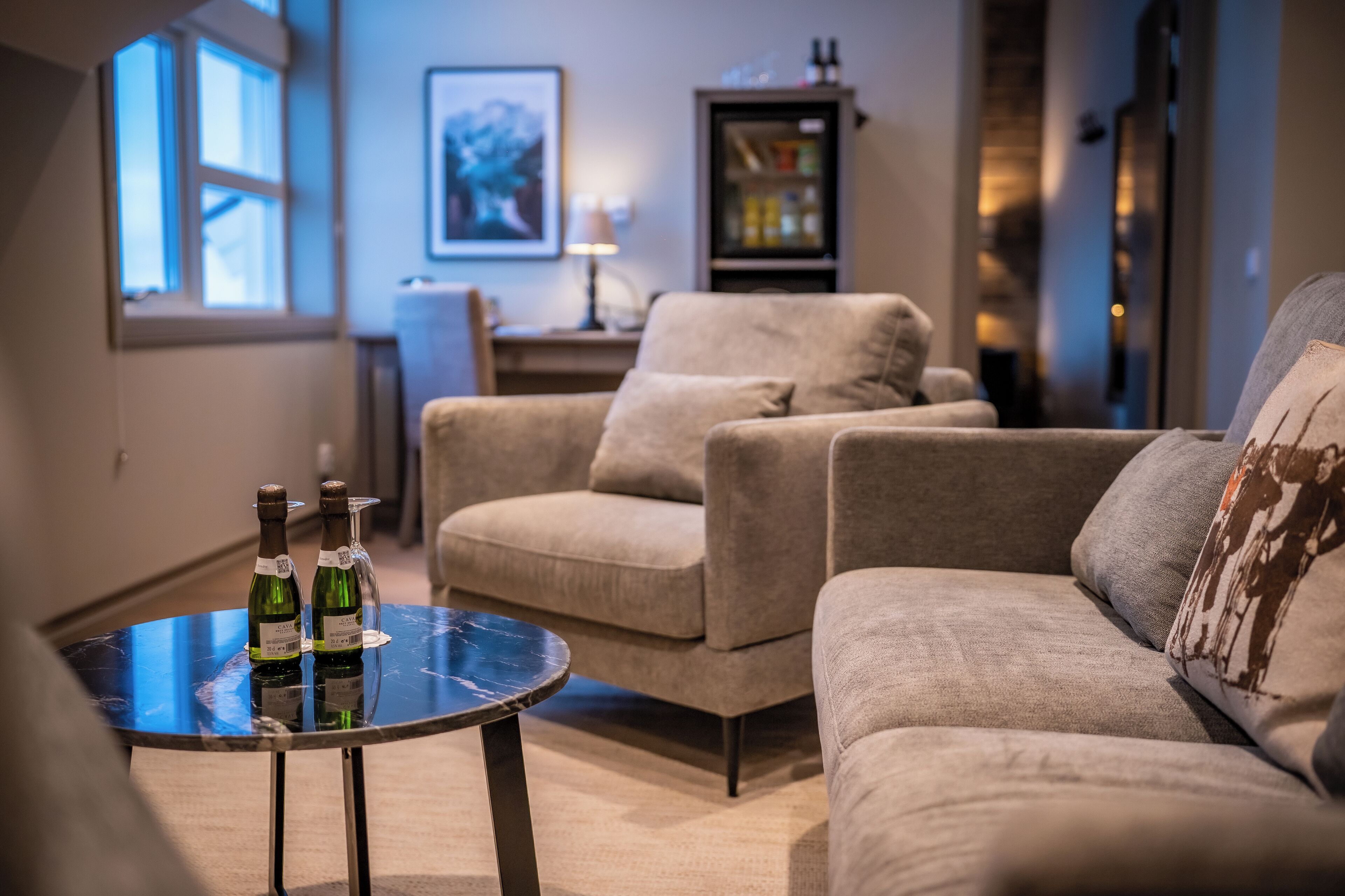 deluxe suite | minibar, in-room safe, desk, laptop workspace