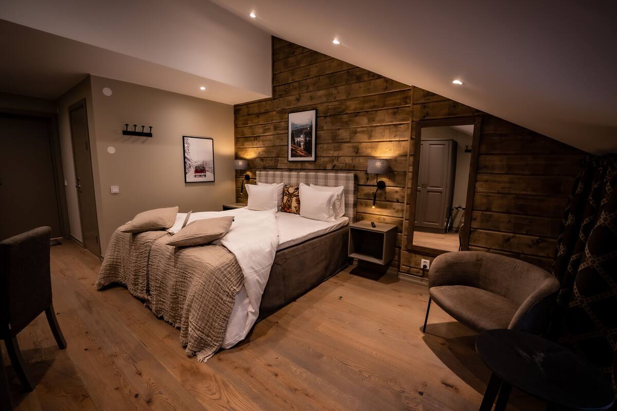 superior twin room (third person sleeps in extra bed) | minibar, in-room safe, desk, laptop workspace