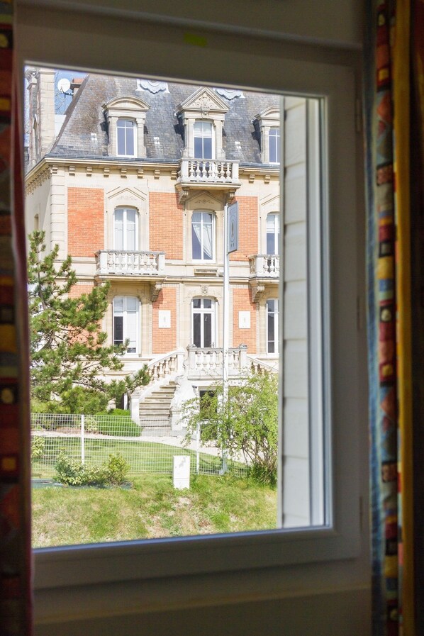 Villa, plusieurs chambres, terrasse | Vue de la chambre