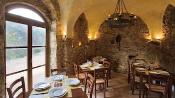 Lunch and dinner served, local cuisine