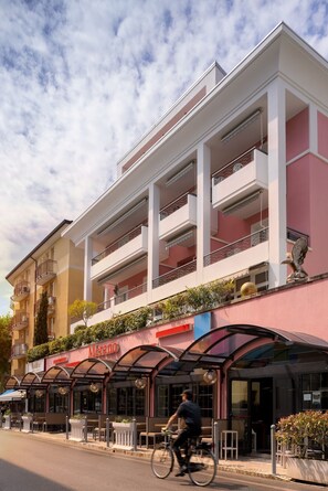 Front of property - Casa Merano Residence & Restaurant Bibione Centro (San Michele al Tagliamento)