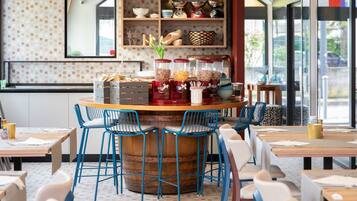 Free daily buffet breakfast