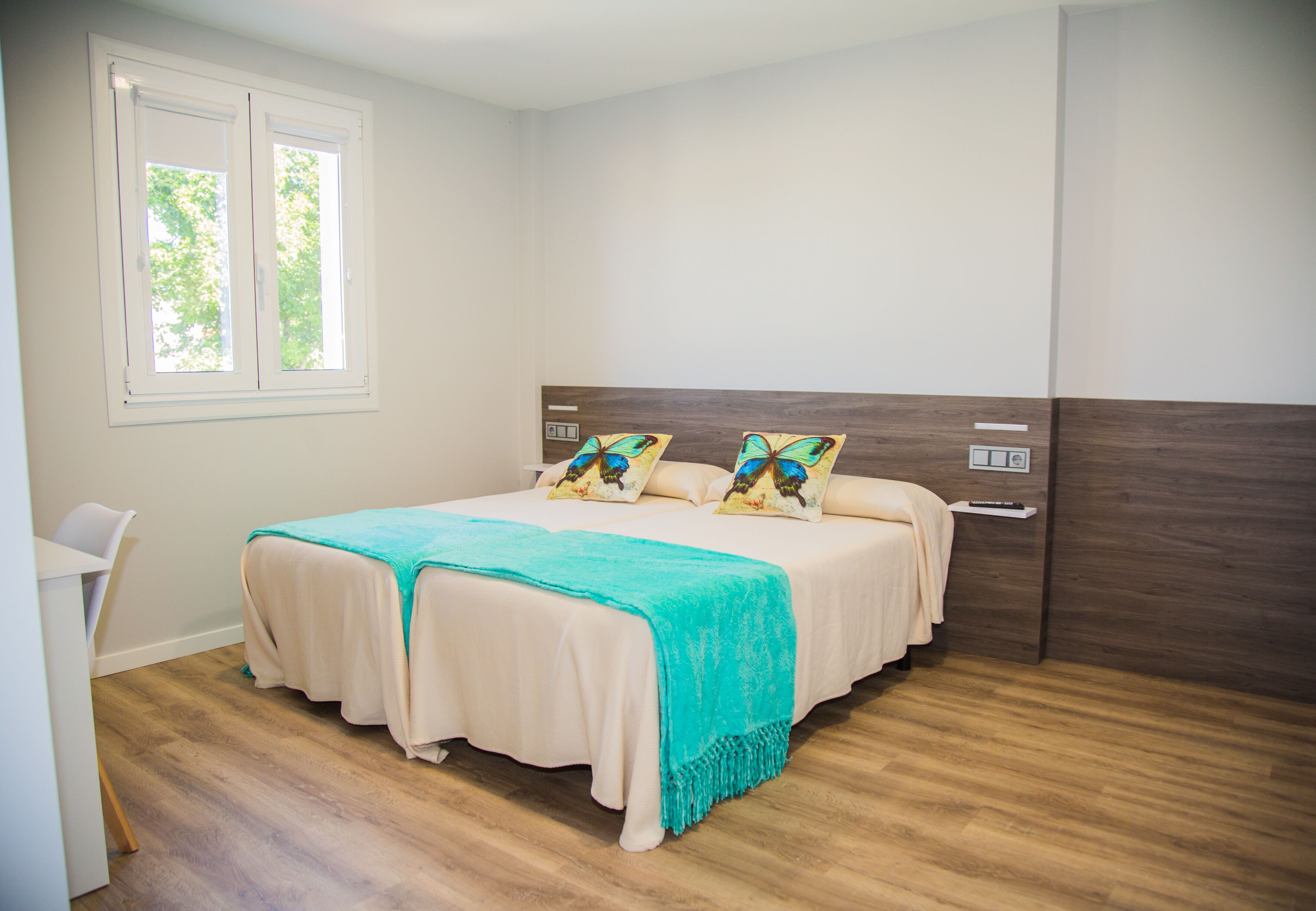 Twin kamer | Een kluis op de kamer, individueel gedecoreerd, individueel gemeubileerd