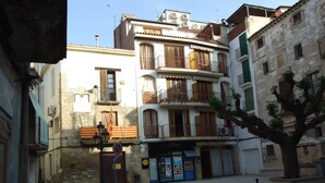 Unclassified image, 4 of 19, button - Charming 3-Bedroom Apartment in Central Camarasa (Camarasa)