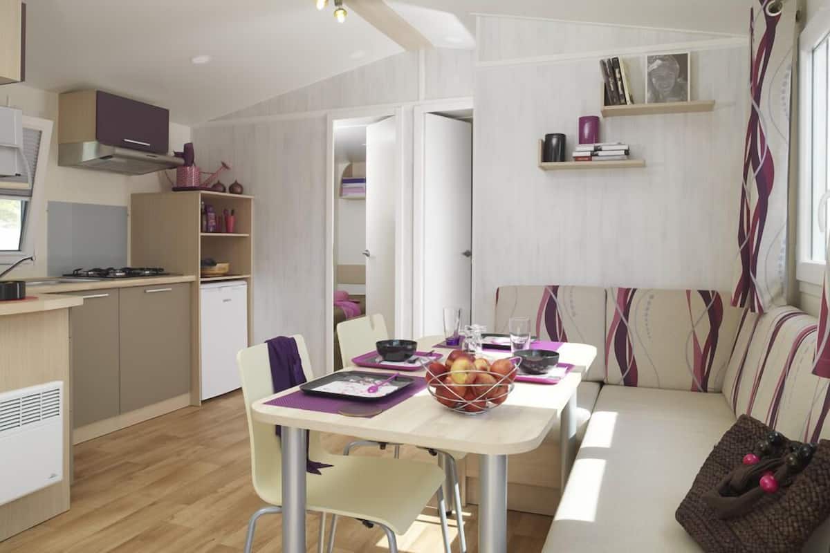 Mobile Home (Ile Confort) | Living area | Flat-screen TV