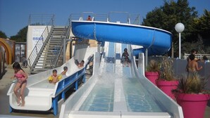 Piscine couverte, piscine extérieure (ouverte en saison)